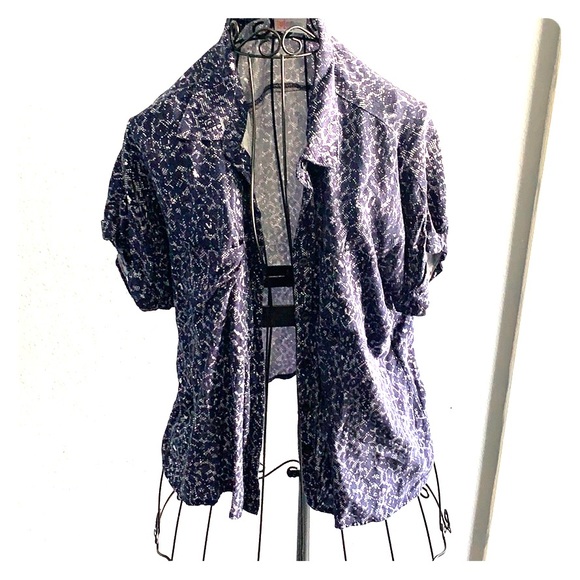 Lularoe Amy blue leopard lace button up xs - Picture 2 of 4